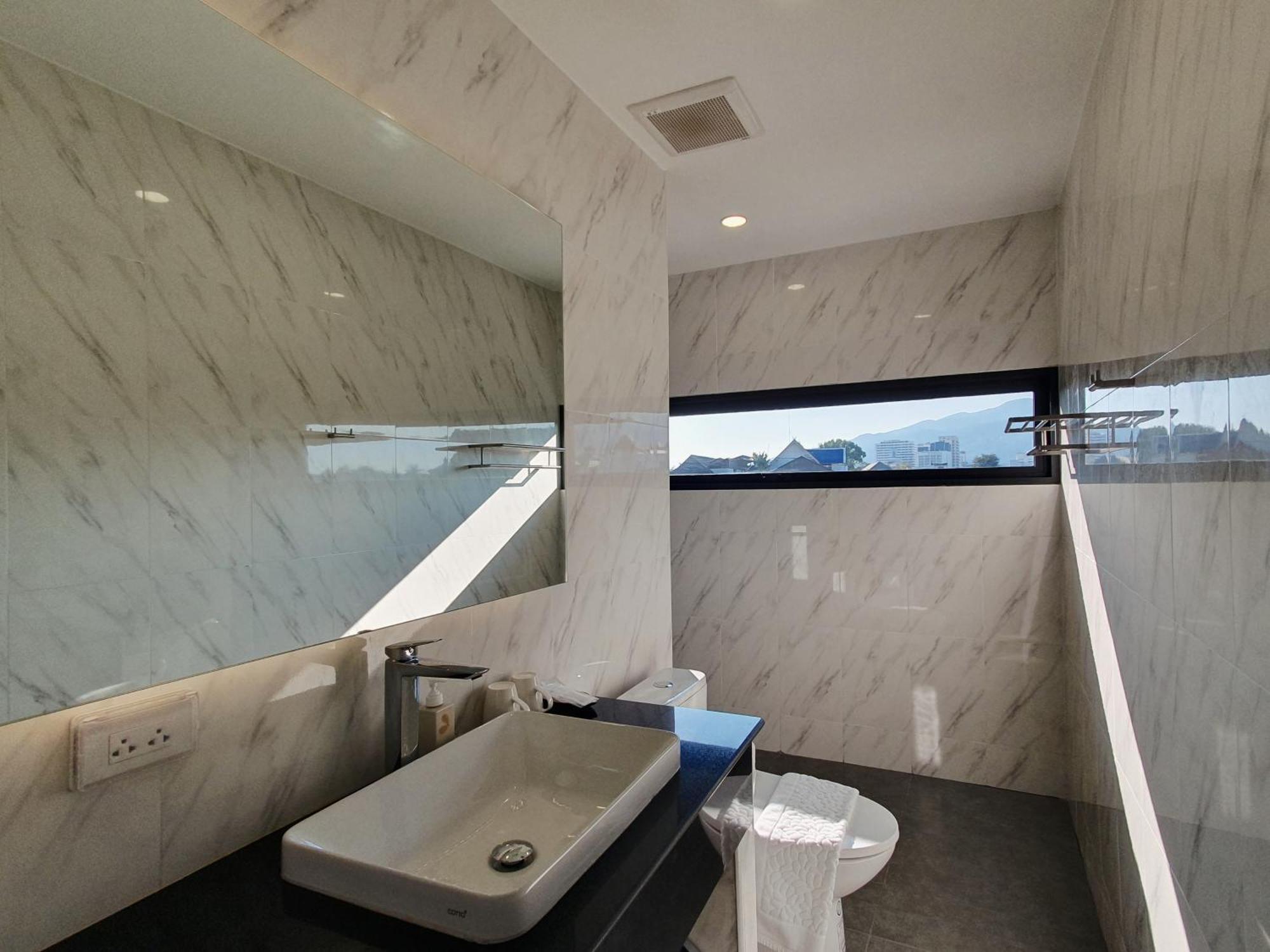 The Sila Suites - Intrawarorot Chiang Mai Dış mekan fotoğraf