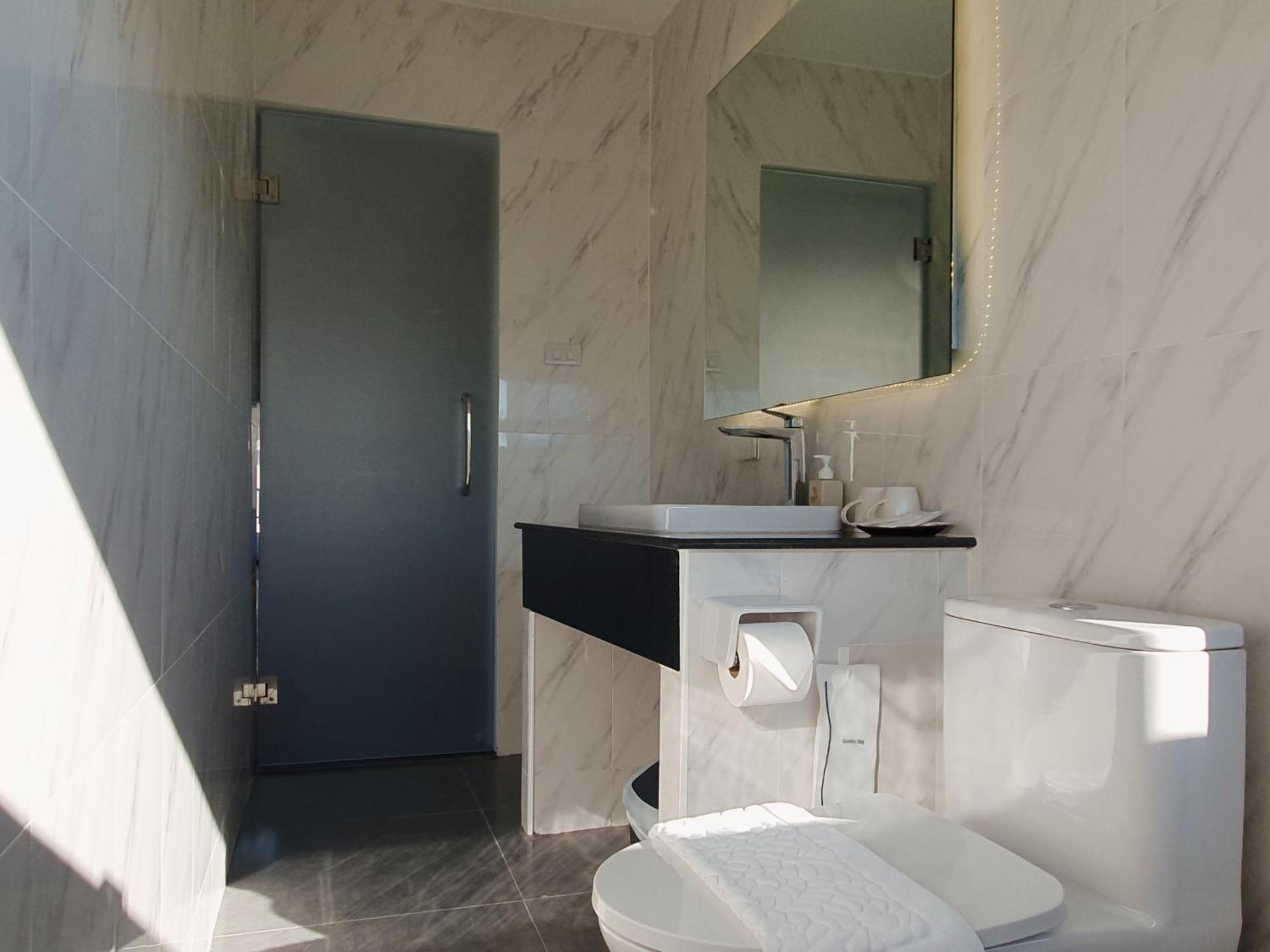 The Sila Suites - Intrawarorot Chiang Mai Dış mekan fotoğraf